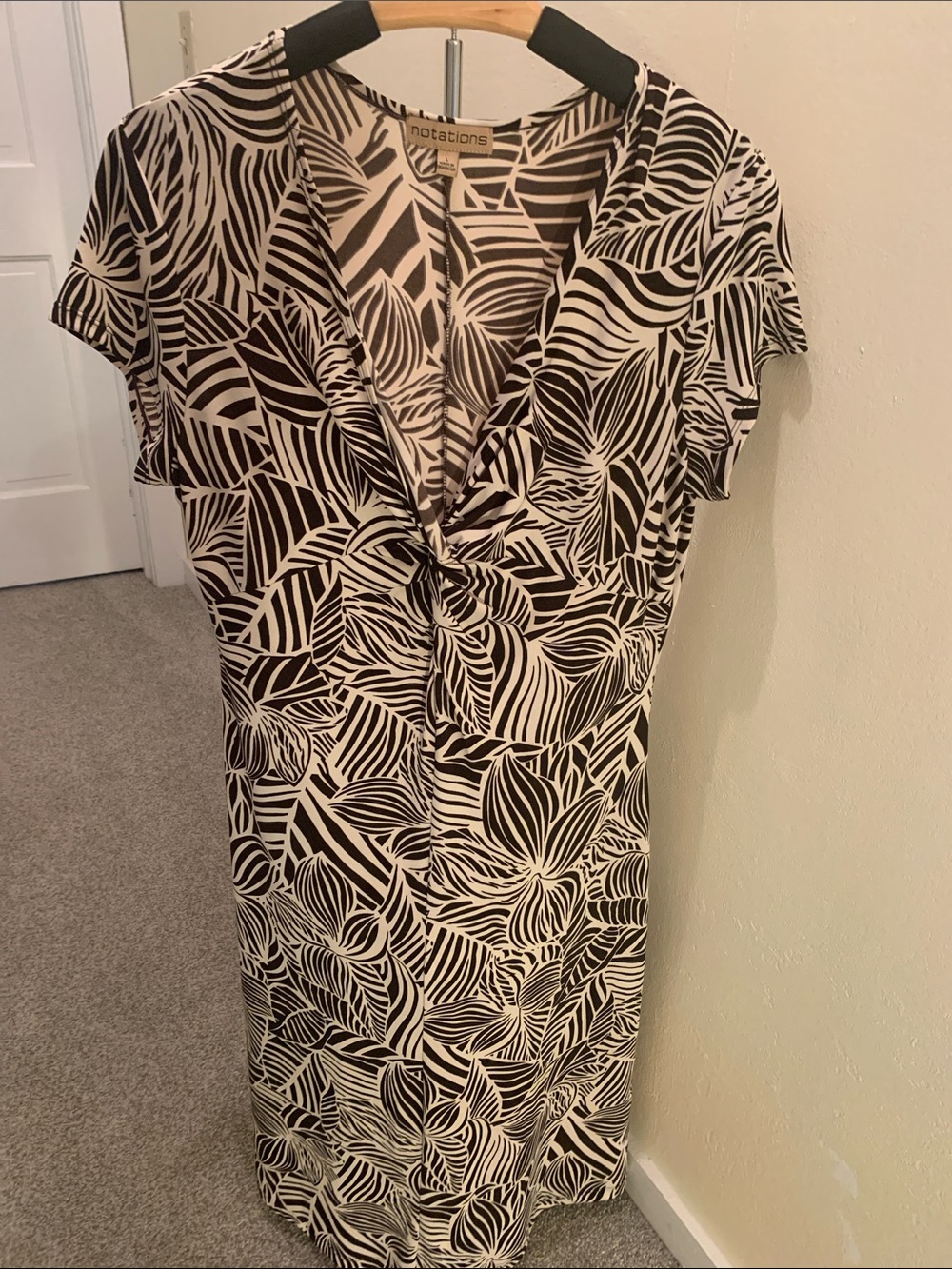Notations Black and White Leaf-Print Twist-Front  Dress